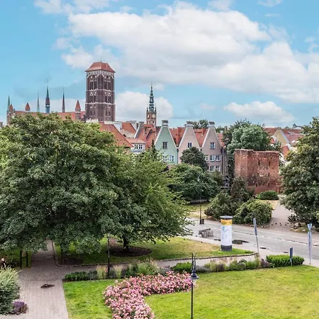 Podwale Staromiejskie With Balcony By Renters * Gdansk