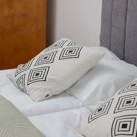 Apartman Podwale Staromiejskie With Balcony By Renters