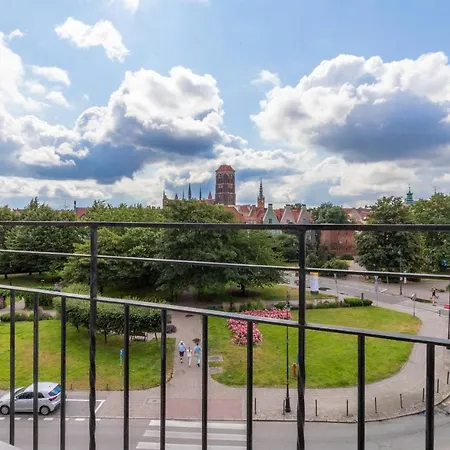 Podwale Staromiejskie With Balcony By Renters