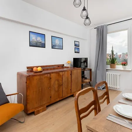 Podwale Staromiejskie With Balcony By Renters