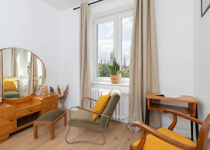 公寓 Podwale Staromiejskie With Balcony By Renters