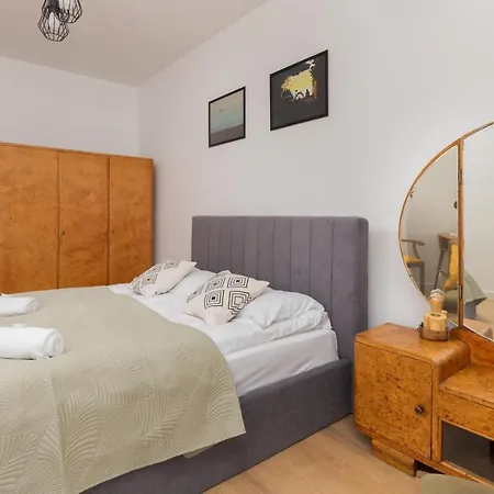 Podwale Staromiejskie With Balcony By Renters Apartamento Gdansk