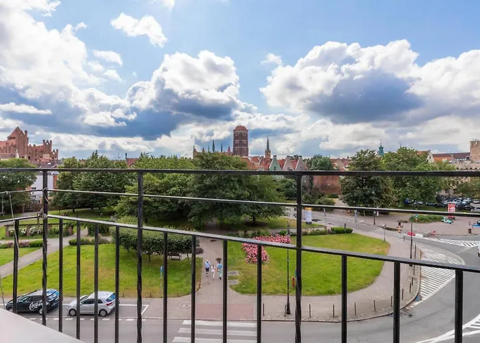 Podwale Staromiejskie With Balcony By Renters